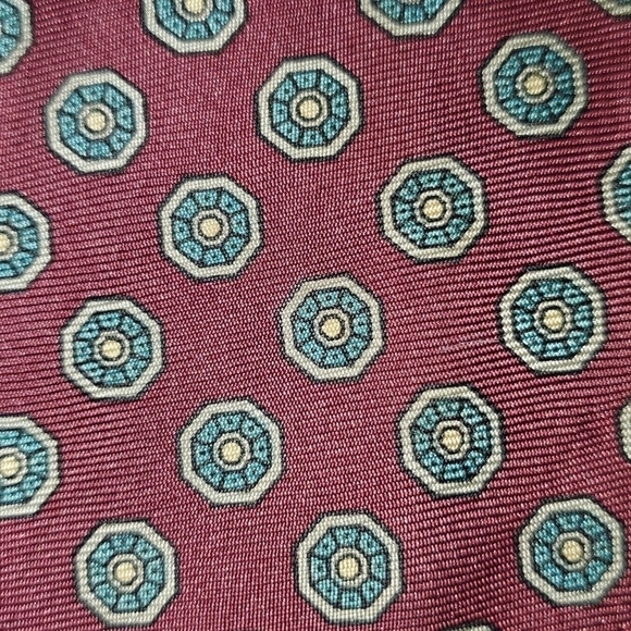 Red Tie with Green Pattern - New - Picture 3 of 6